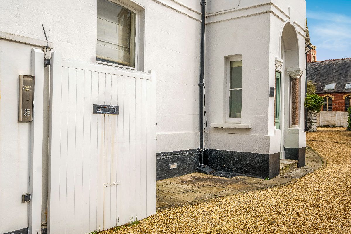 1 bed character property to rent in Mill Road, Salisbury  - Property Image 23