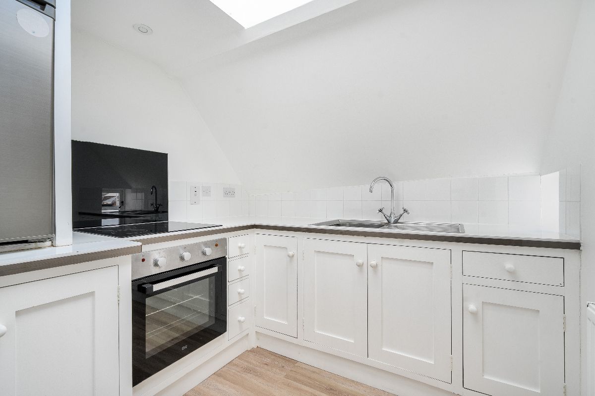 1 bed character property to rent in Mill Road, Salisbury  - Property Image 7