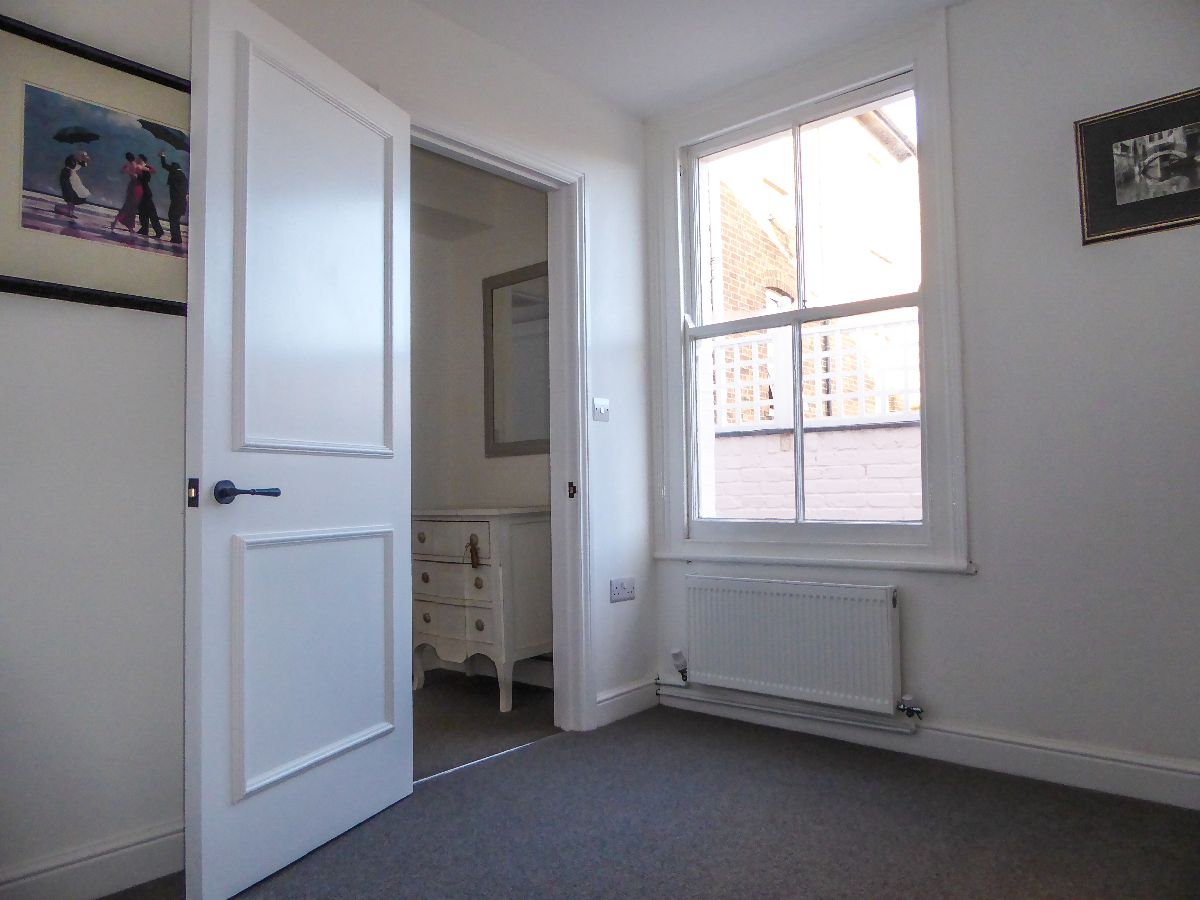 1 bed character property to rent in Mill Road  - Property Image 7