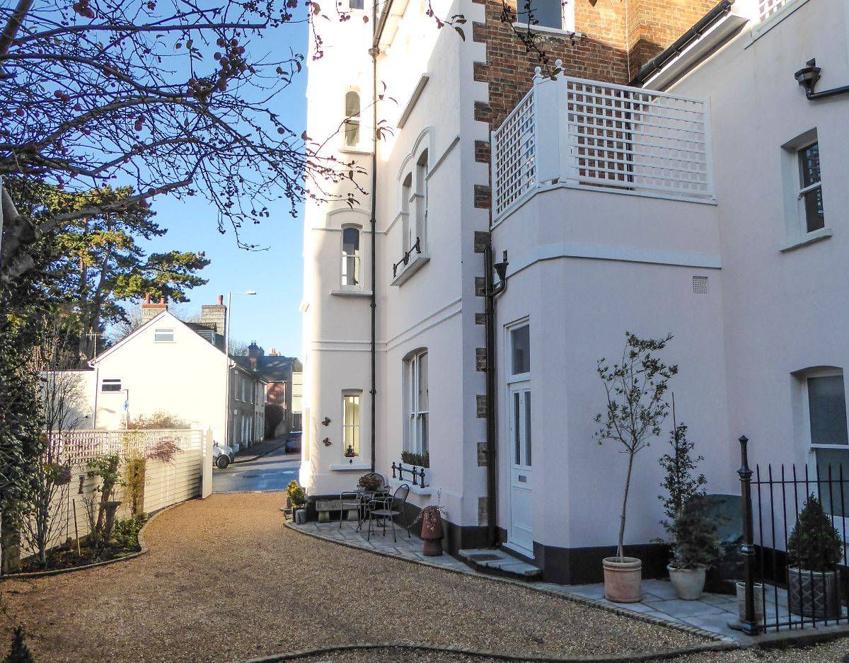 1 bed character property to rent in Mill Road - Property Image 1