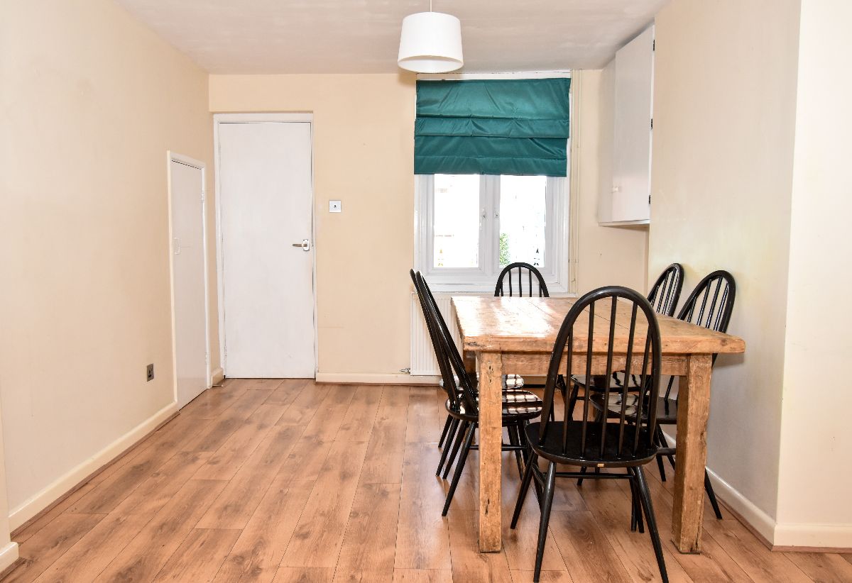 4 bed terraced house to rent in Trinity Street 3