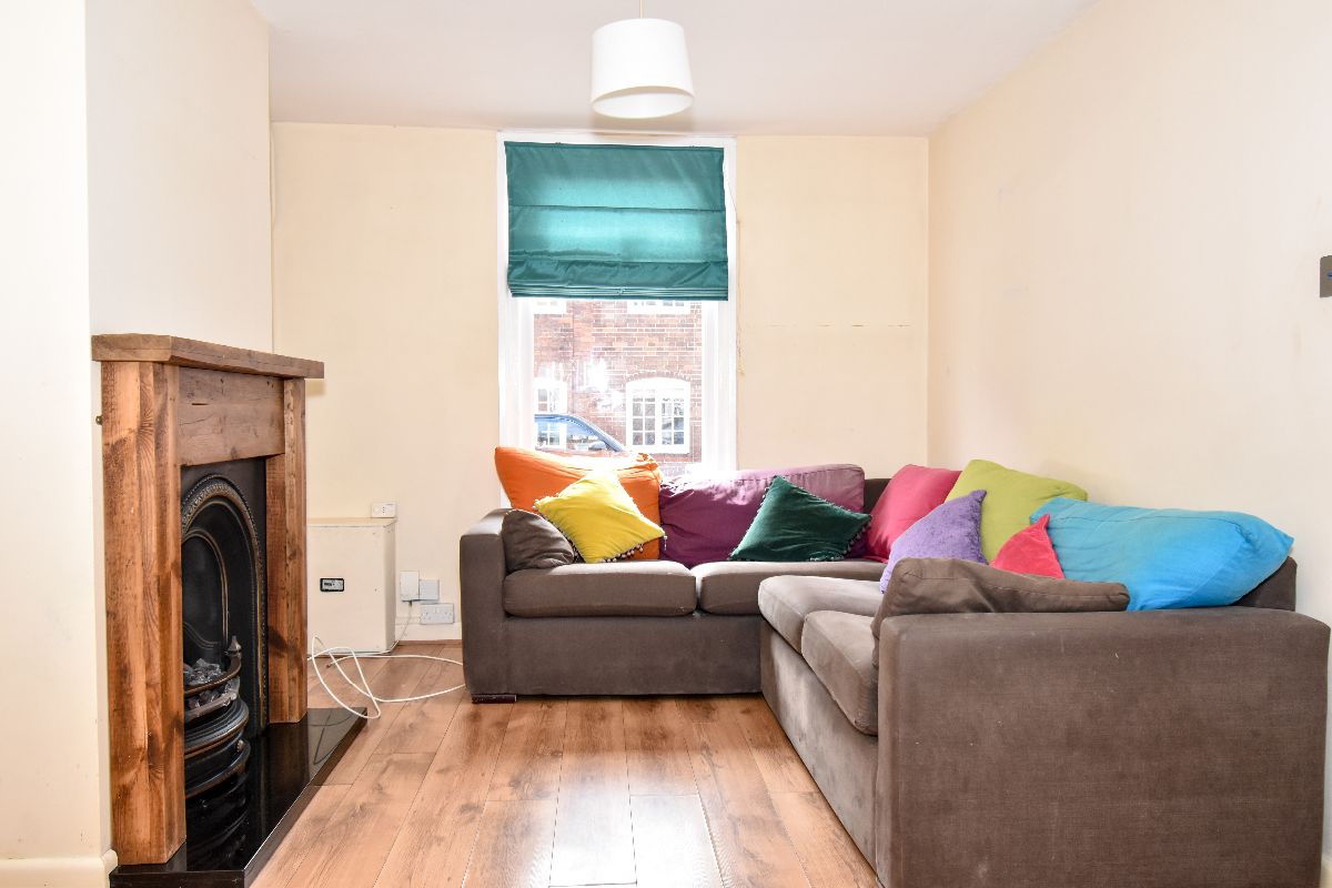 4 bed terraced house to rent in Trinity Street  - Property Image 2