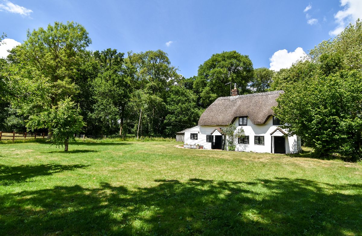 2 bed cottage to rent in Alderbury Lodge, Clarendon Park  - Property Image 14