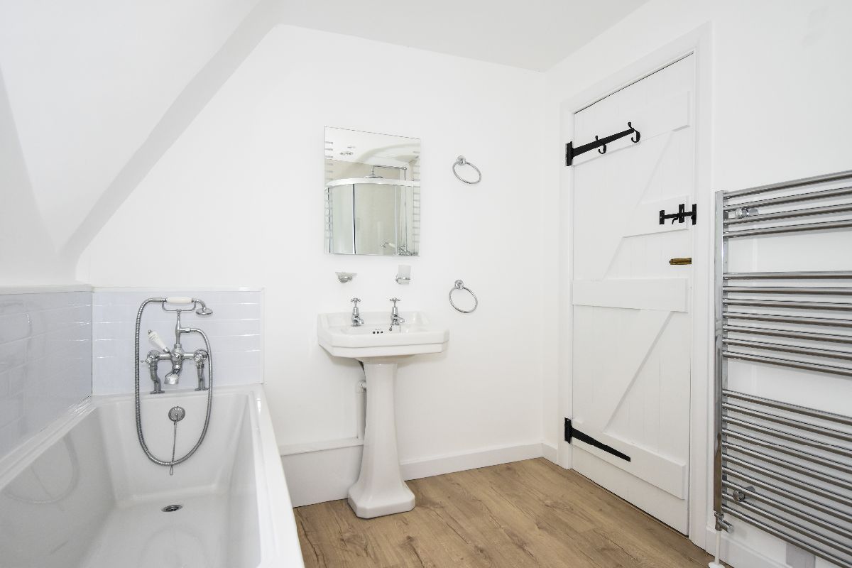 2 bed cottage to rent in Alderbury Lodge, Clarendon Park 9