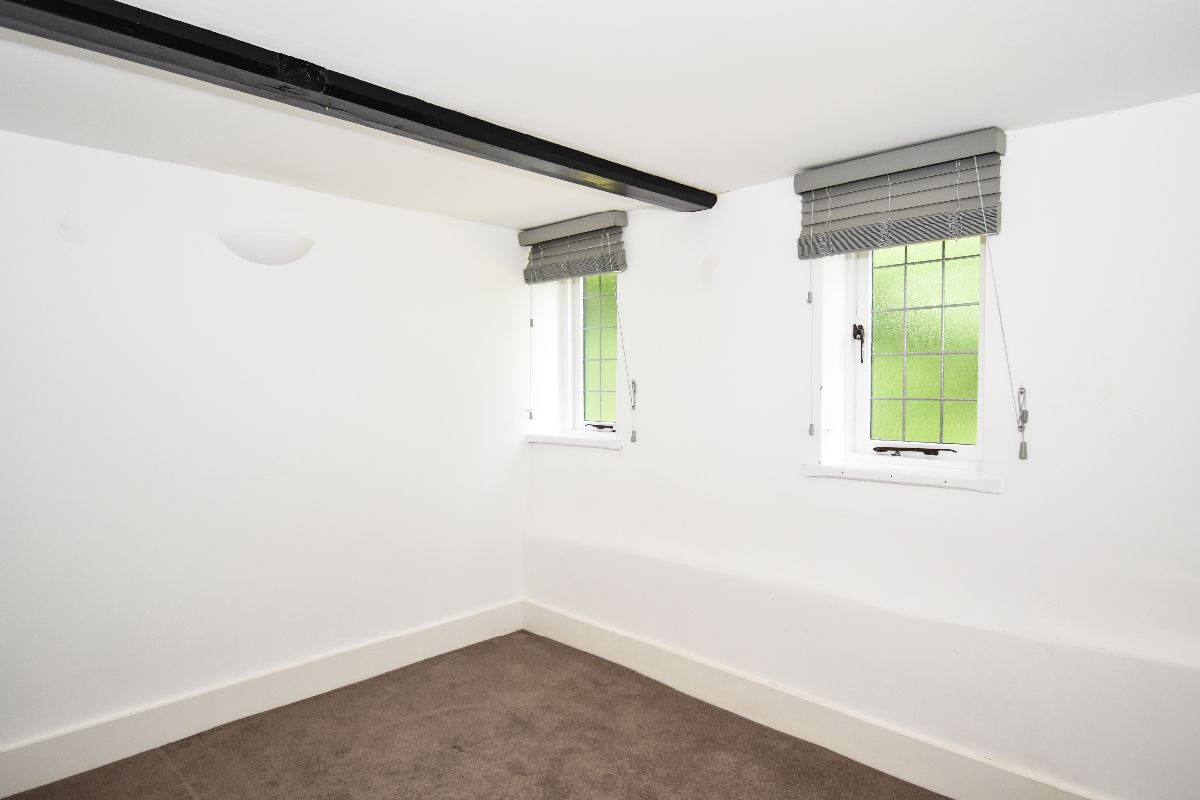 2 bed cottage to rent in Alderbury Lodge, Clarendon Park  - Property Image 8
