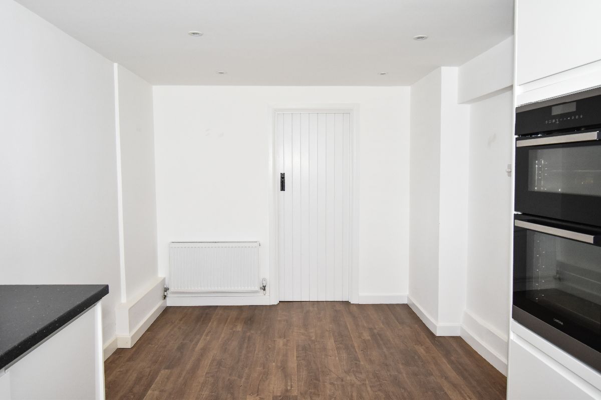 2 bed cottage to rent in Alderbury Lodge, Clarendon Park 4