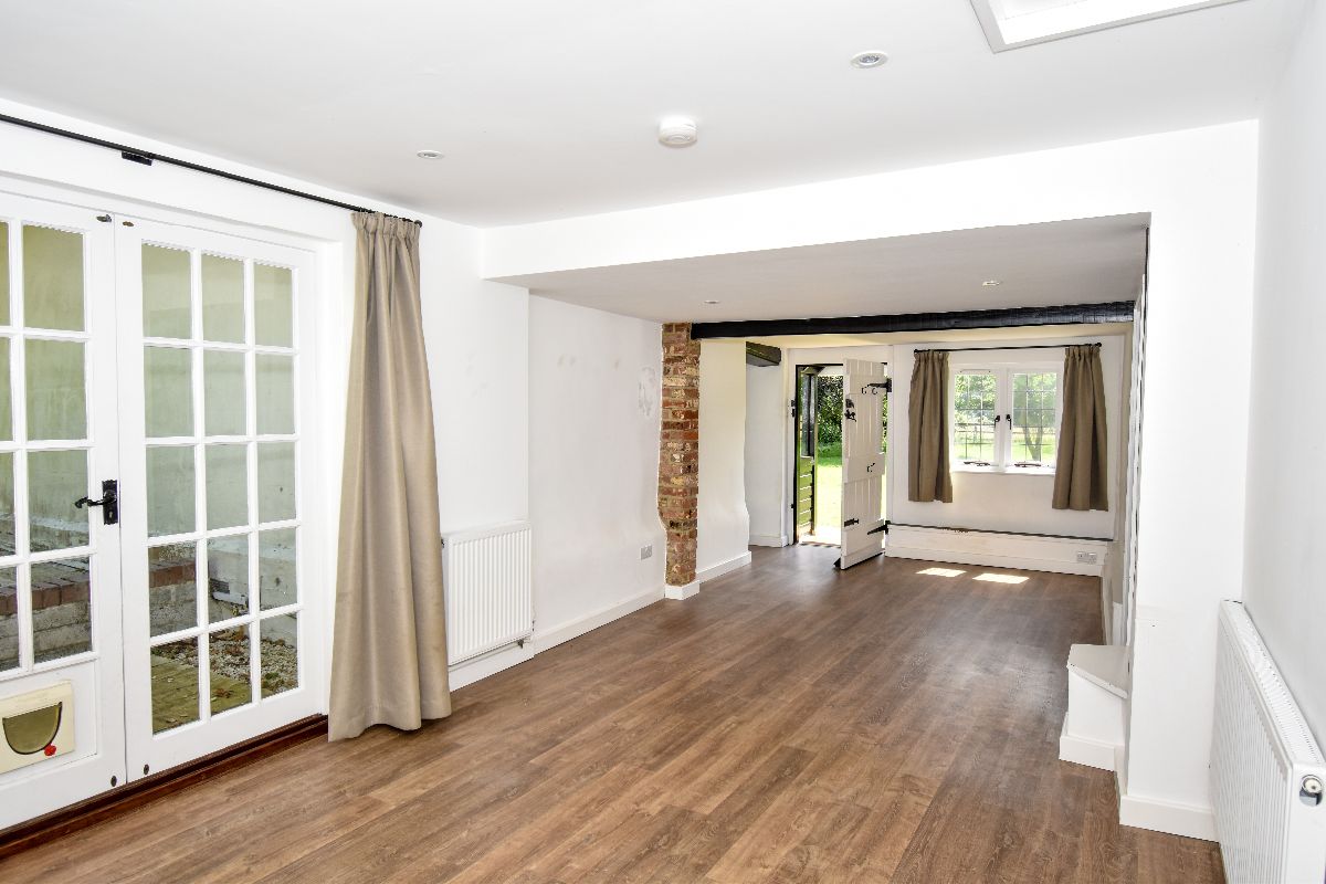 2 bed cottage to rent in Alderbury Lodge, Clarendon Park  - Property Image 2