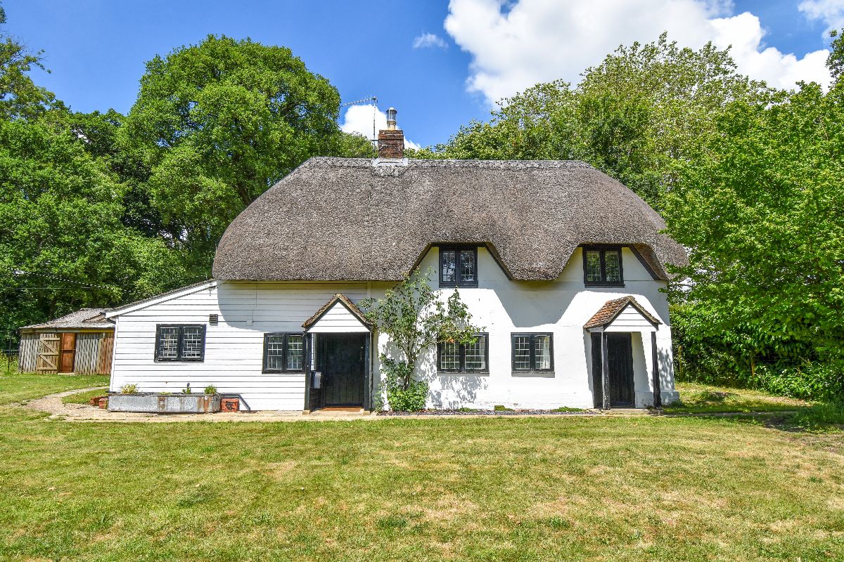 2 bed cottage to rent in Alderbury Lodge, Clarendon Park  - Property Image 1