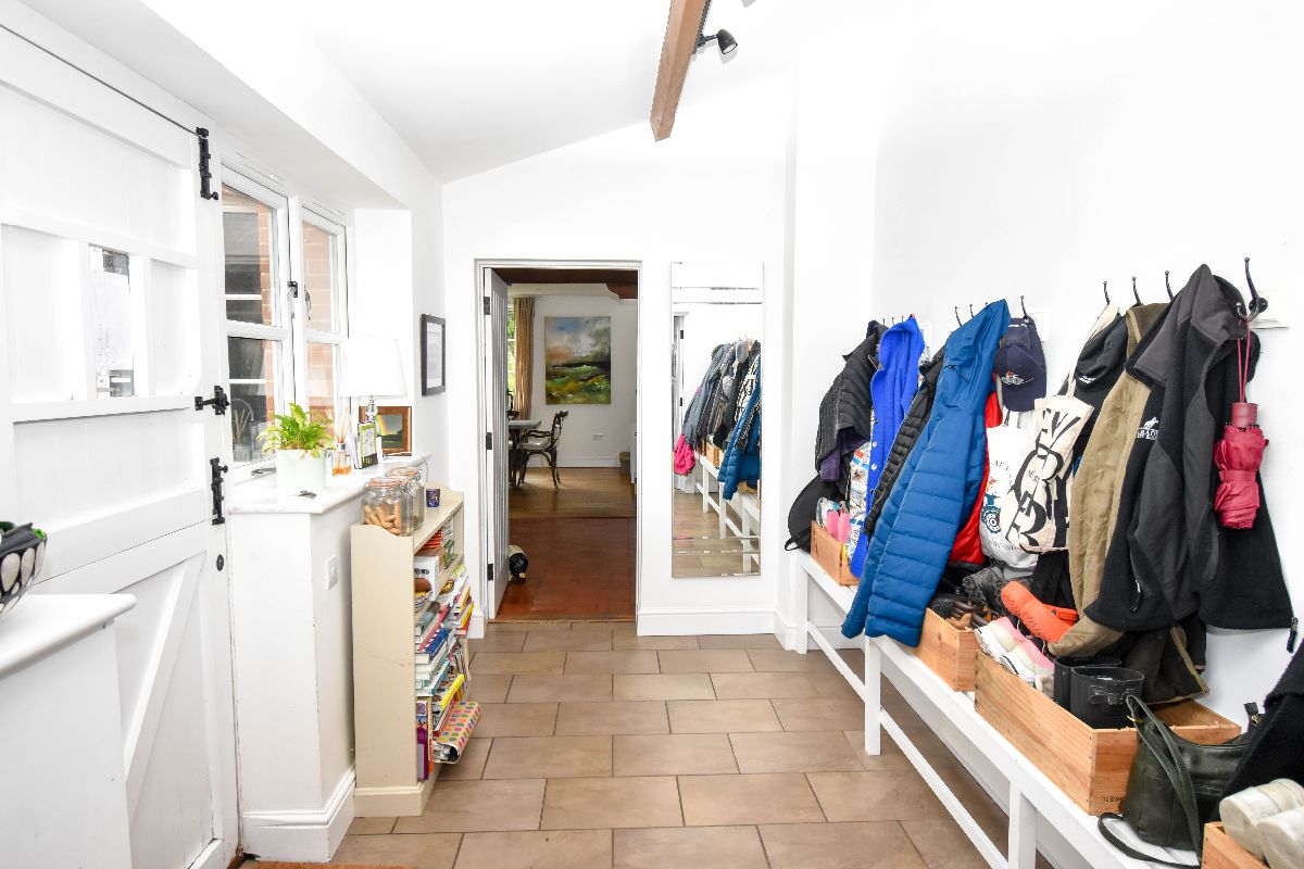 4 bed character property to rent in Keepers Cottage, Clarendon Park  - Property Image 8