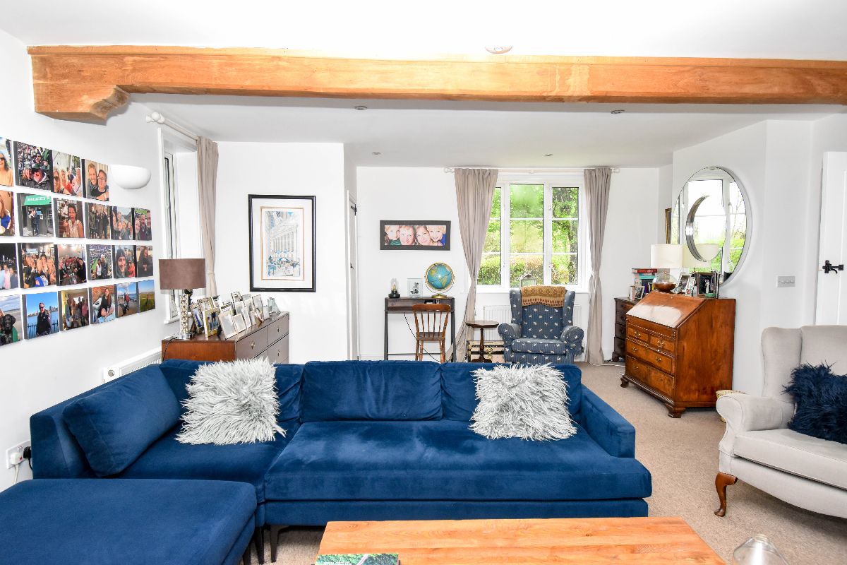 4 bed character property to rent in Keepers Cottage, Clarendon Park  - Property Image 6