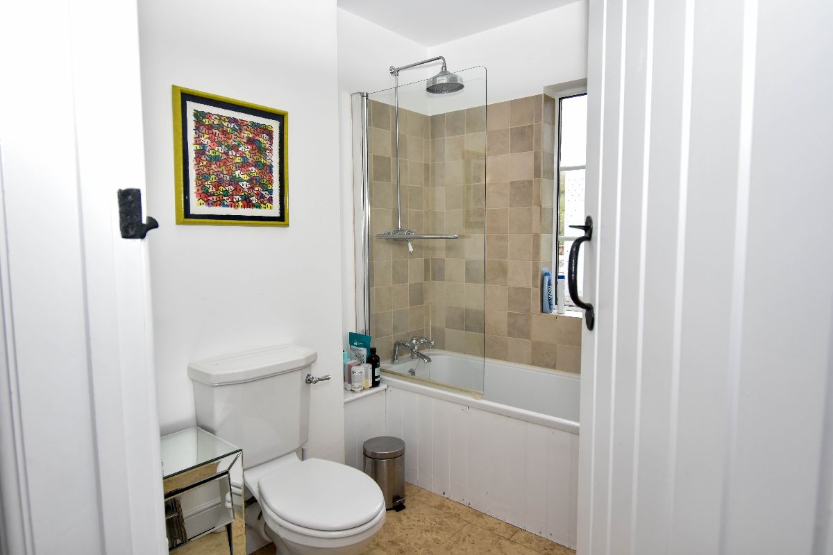 4 bed character property to rent in Keepers Cottage, Clarendon Park 16