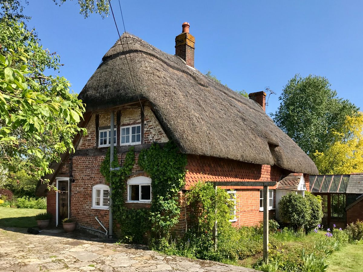 3 bed cottage for sale in Smallbrook Farmhouse, Hamptworth Road, Landford, Salisbury - Property Image 1