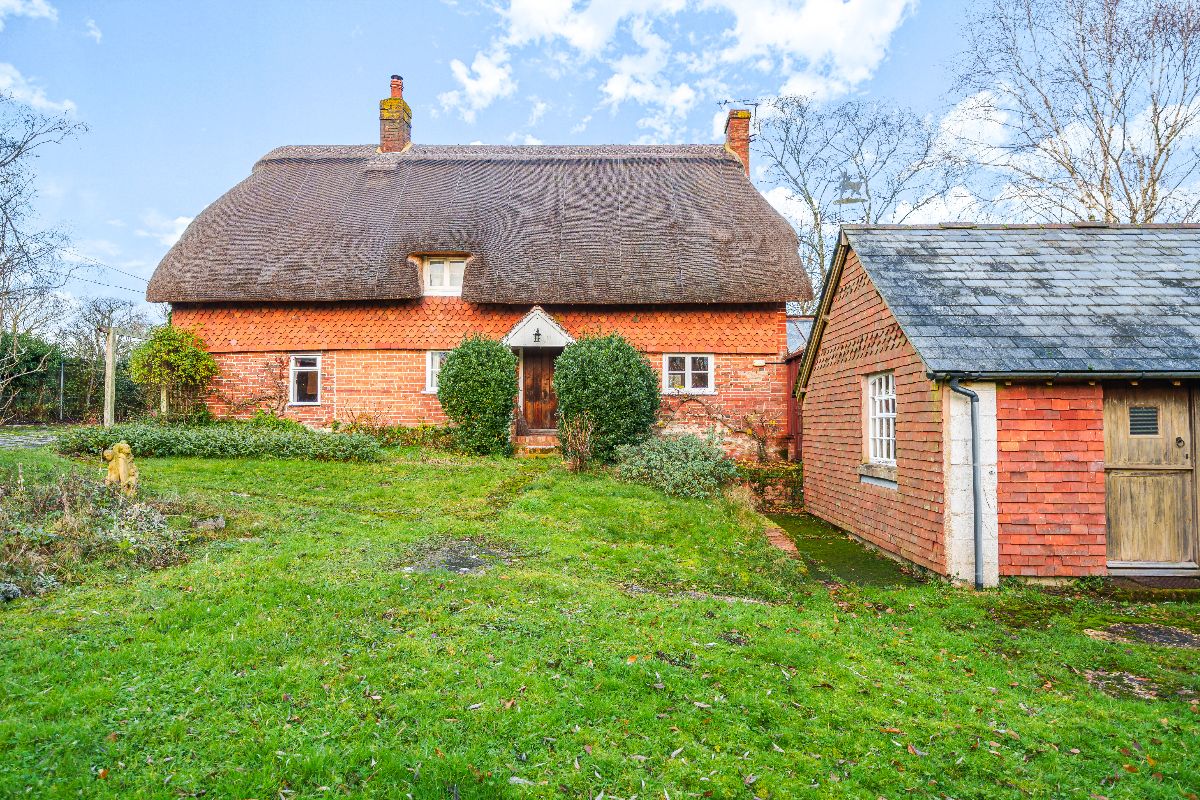 3 bed cottage for sale in Smallbrook Farmhouse, Hamptworth Road, Landford, Salisbury  - Property Image 5