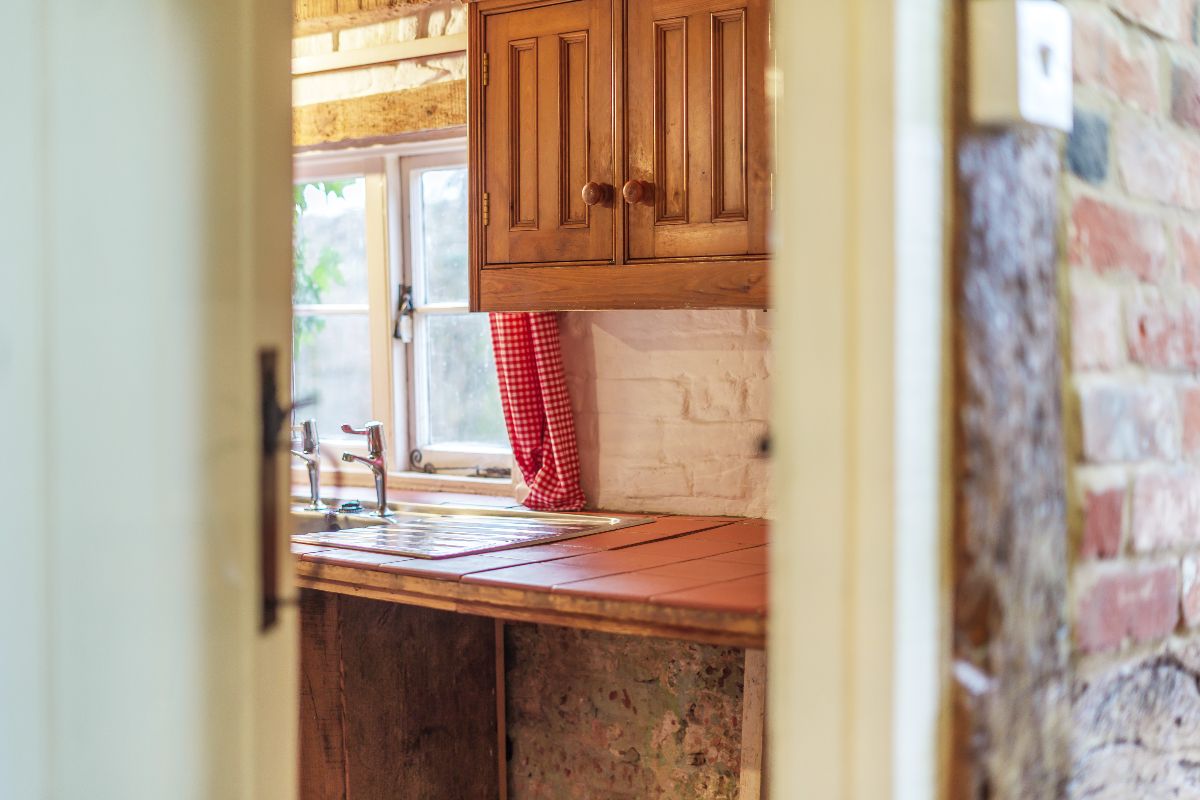 3 bed cottage for sale in Smallbrook Farmhouse, Hamptworth Road, Landford, Salisbury  - Property Image 10