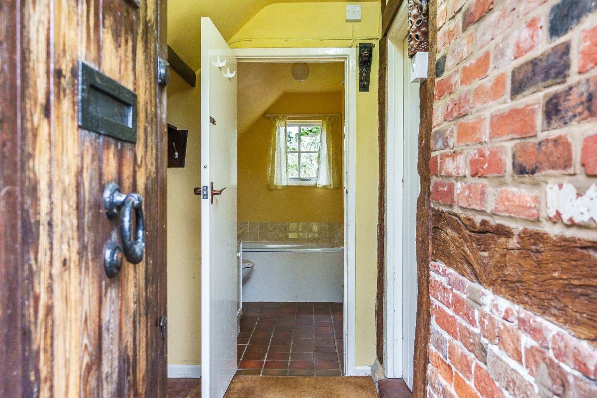 3 bed cottage for sale in Smallbrook Farmhouse, Hamptworth Road, Landford, Salisbury  - Property Image 6