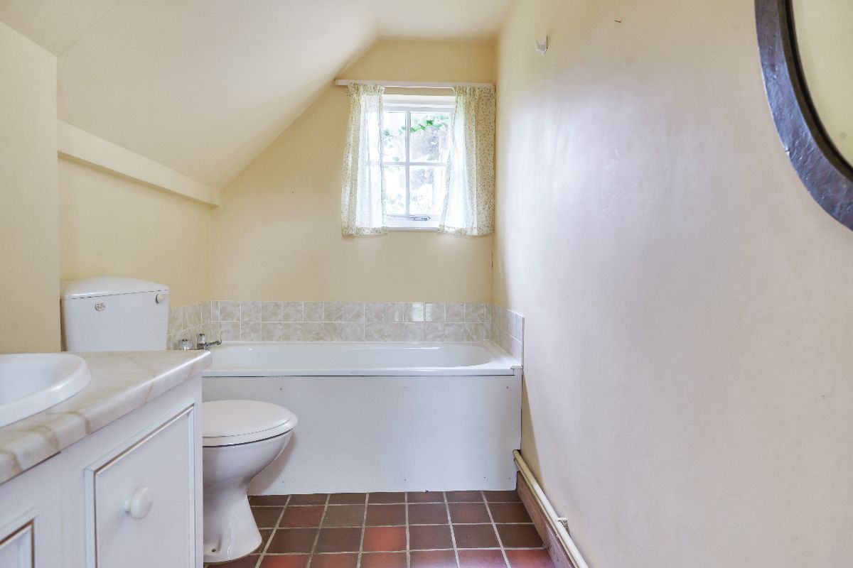 3 bed cottage for sale in Smallbrook Farmhouse, Hamptworth Road, Landford, Salisbury  - Property Image 7