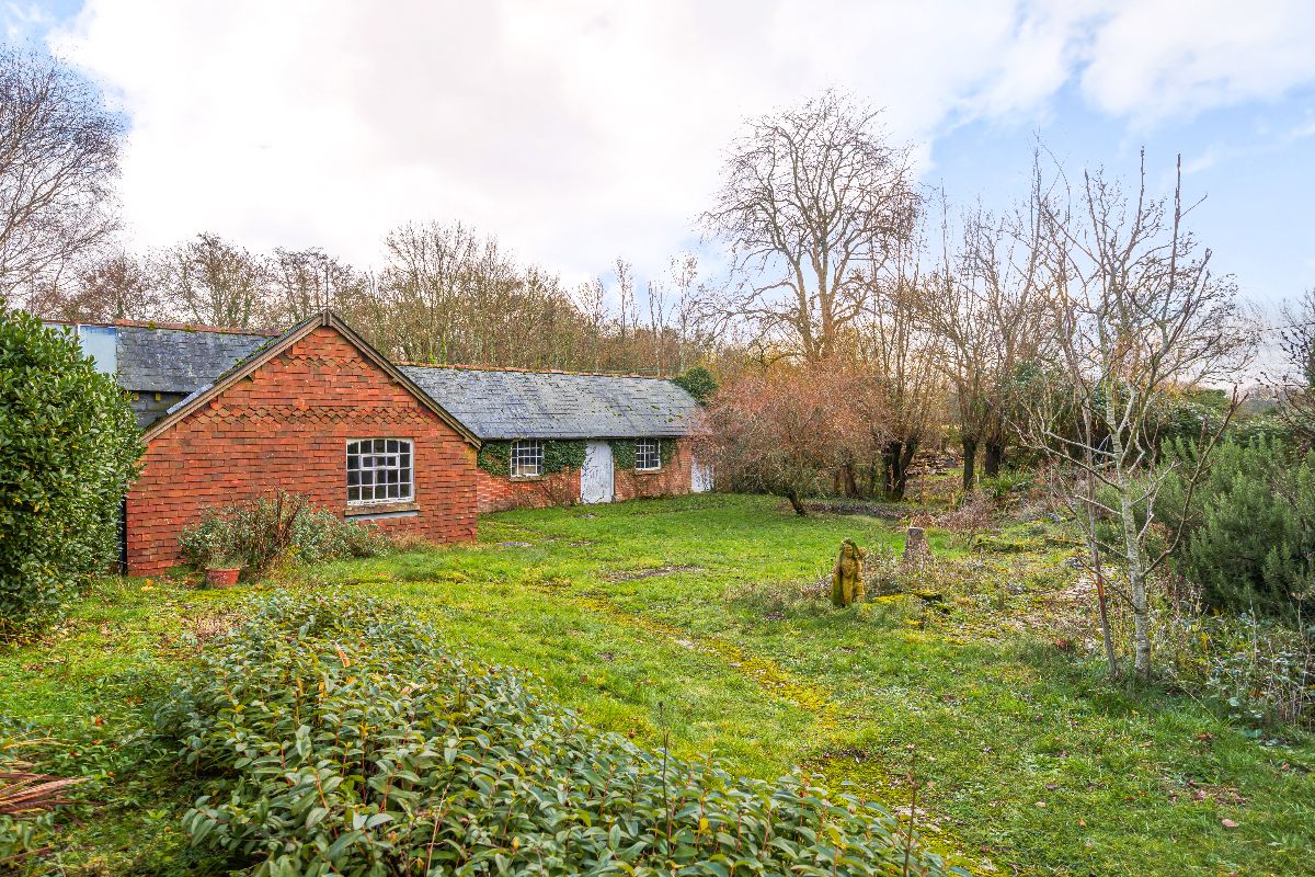 3 bed cottage for sale in Smallbrook Farmhouse, Hamptworth Road, Landford, Salisbury  - Property Image 32