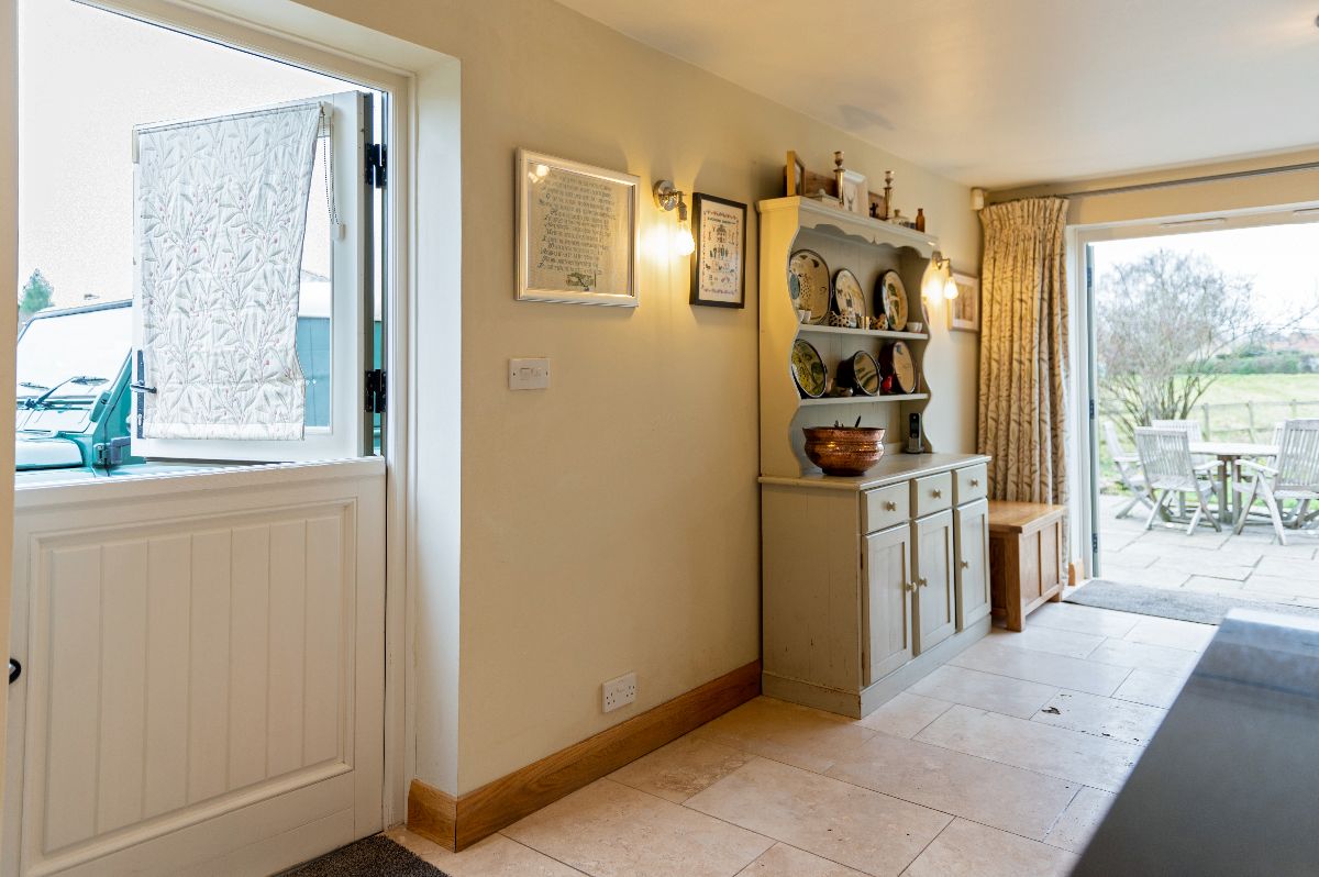 4 bed end of terrace house for sale in Court Street, Tisbury, Salisbury 3