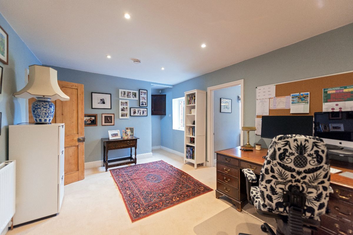 4 bed end of terrace house for sale in Court Street, Tisbury, Salisbury 9