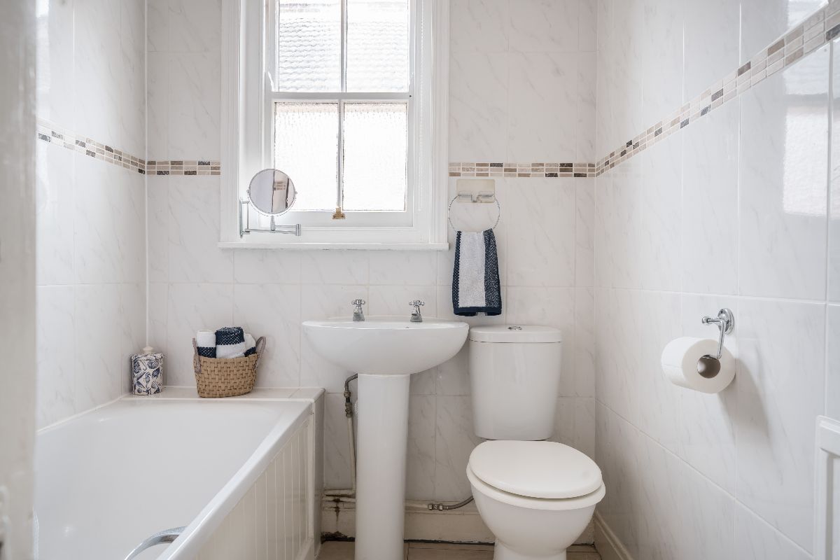 4 bed end of terrace house for sale in Albany Road, Salisbury 12