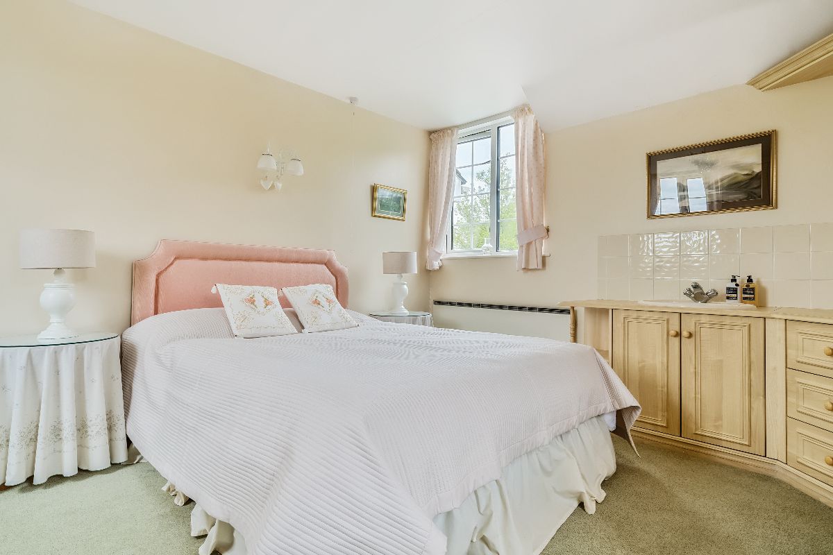 3 bed detached house for sale in Ebblemead, Salisbury  - Property Image 8