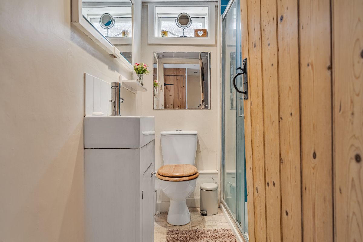 2 bed cottage for sale in North Street, Wilton, Salisbury 4