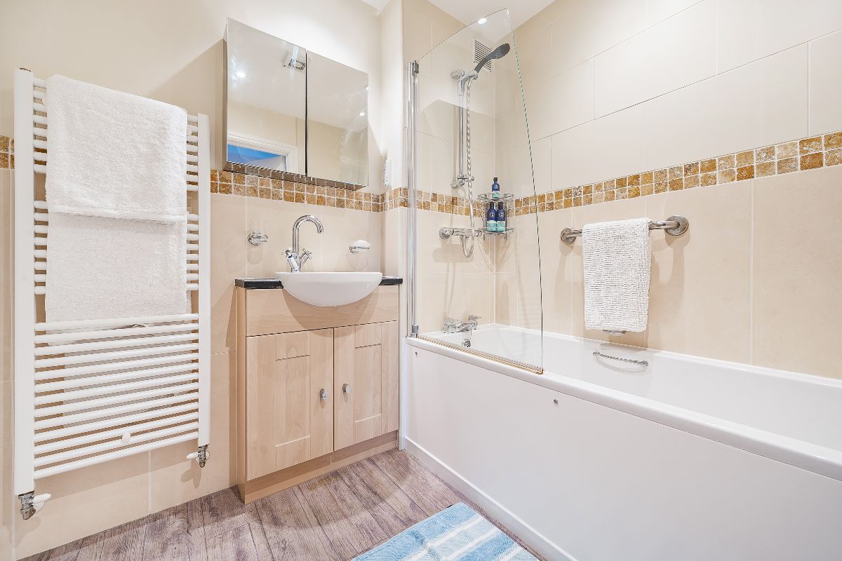 2 bed flat for sale in Florence Court, Wilton, Salisbury 9