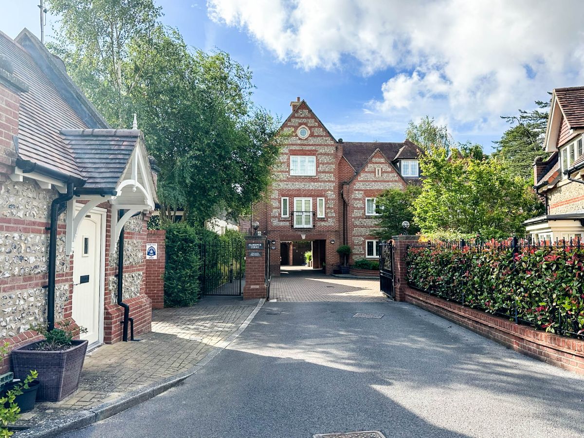 2 bed flat for sale in Florence Court, Wilton, Salisbury  - Property Image 1