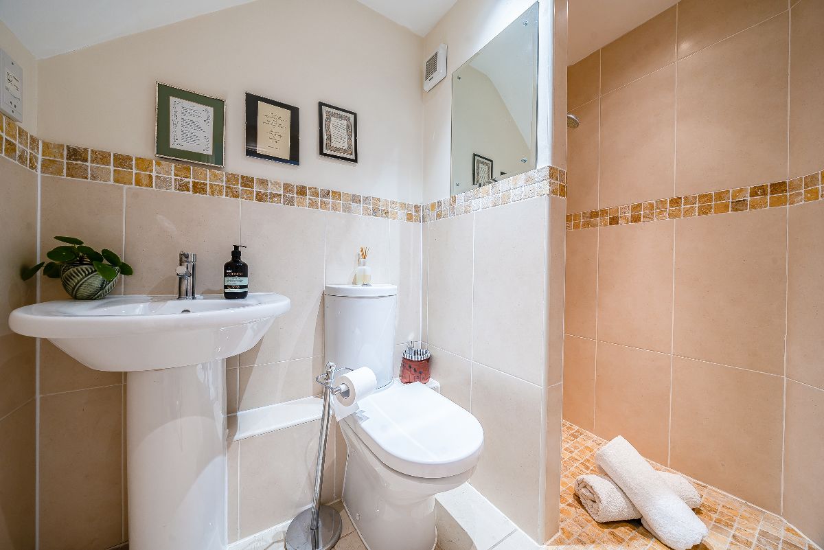 3 bed house for sale in Florence Mews, Wilton, Salisbury  - Property Image 8