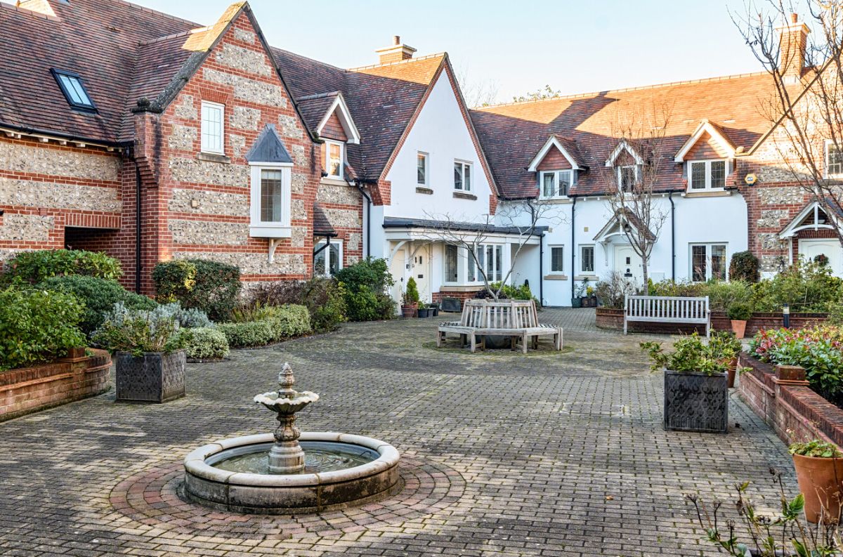 3 bed house for sale in Florence Mews, Wilton, Salisbury  - Property Image 16