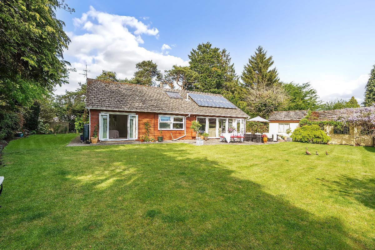 3 bed bungalow for sale in Rock Lane, Warminster - Property Image 1