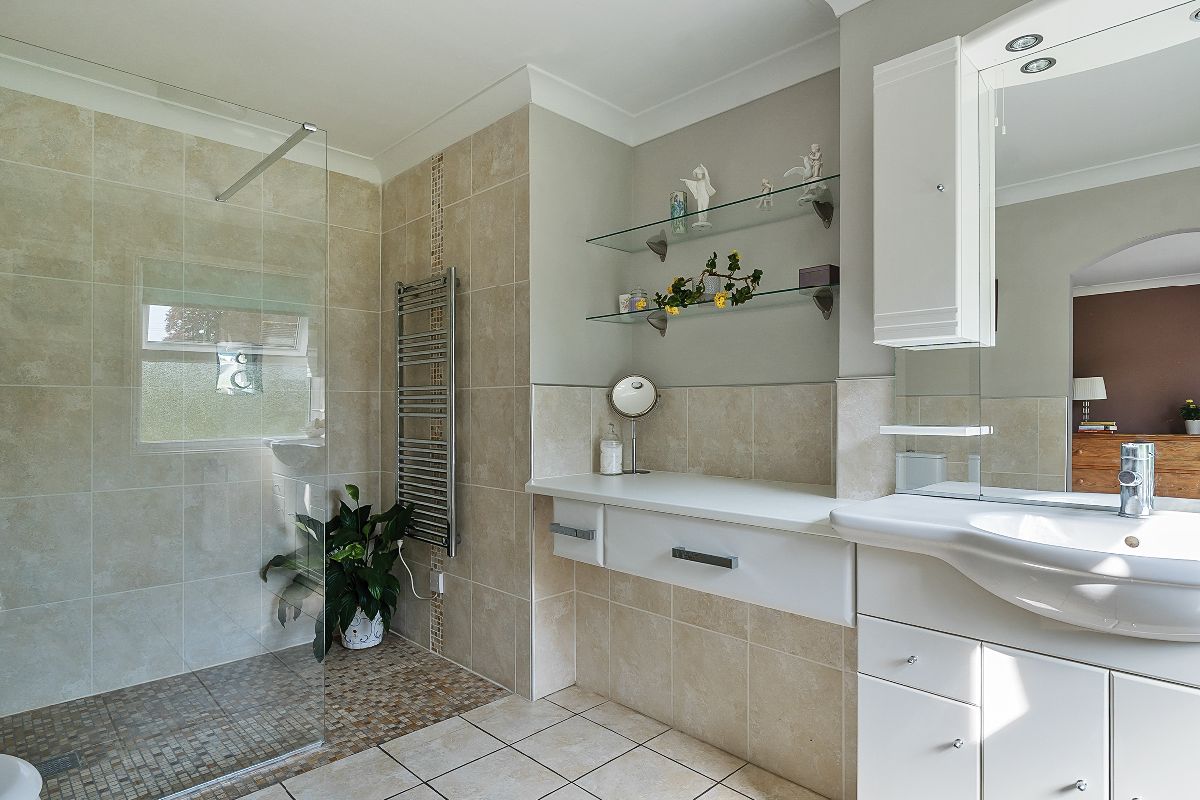 3 bed bungalow for sale in Rock Lane, Warminster 9