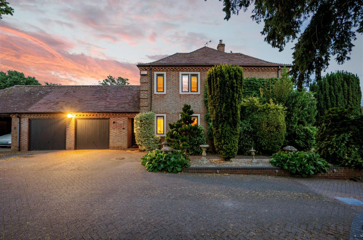 6 bed detached house for sale in Linden House, Amesbury  - Property Image 23