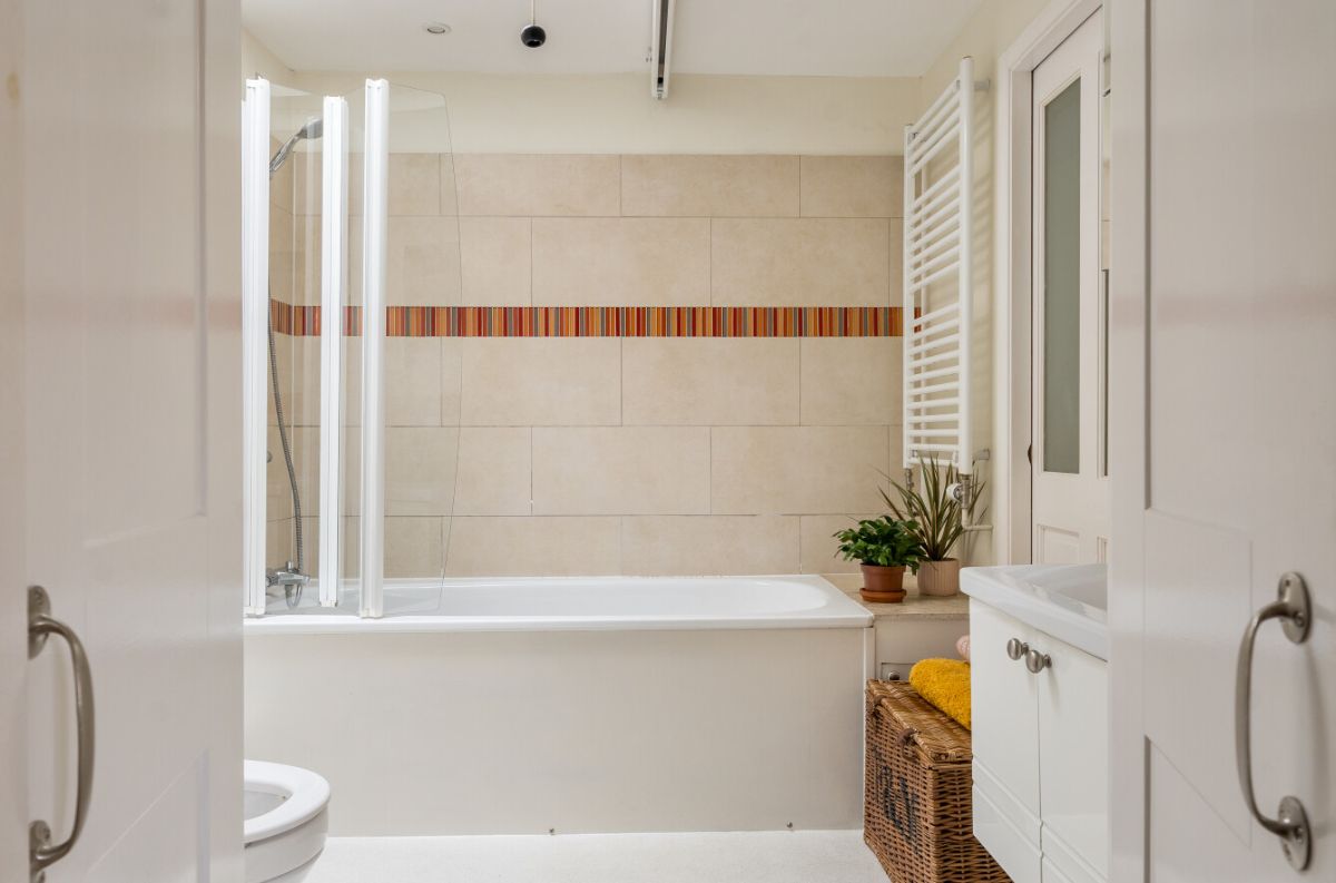 5 bed house for sale in The Old School, Winterbourne Stoke 18