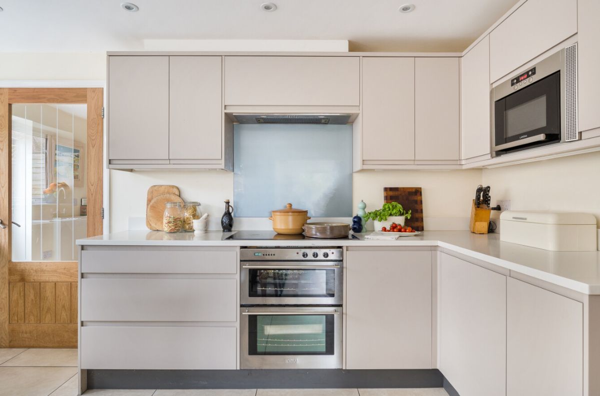 5 bed house for sale in The Old School, Winterbourne Stoke 11