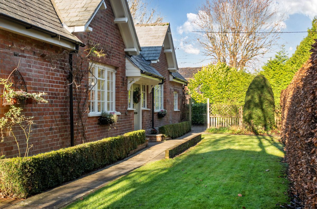 5 bed house for sale in The Old School, Winterbourne Stoke - Property Image 1