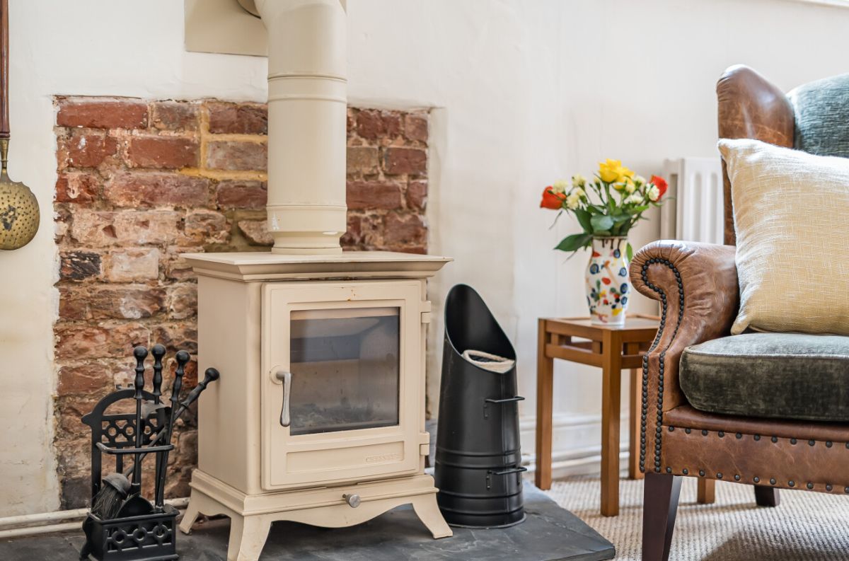 3 bed semi-detached house for sale in West Street, Wilton, Salisbury 7