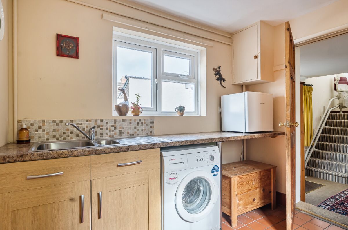 3 bed semi-detached house for sale in West Street, Wilton, Salisbury 16