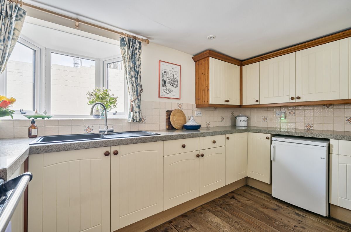 3 bed semi-detached house for sale in West Street, Wilton, Salisbury 13