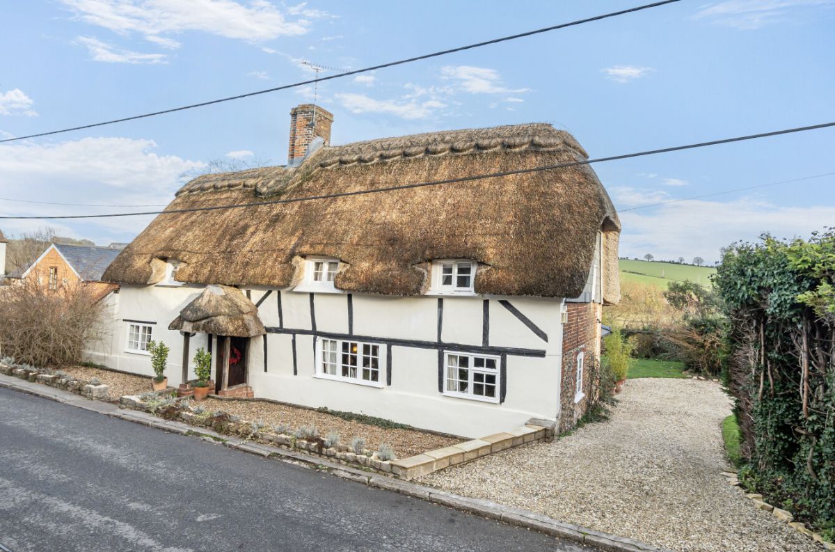 4 bed character property for sale in Yew Tree Cottage, Great Wishford - Property Image 1