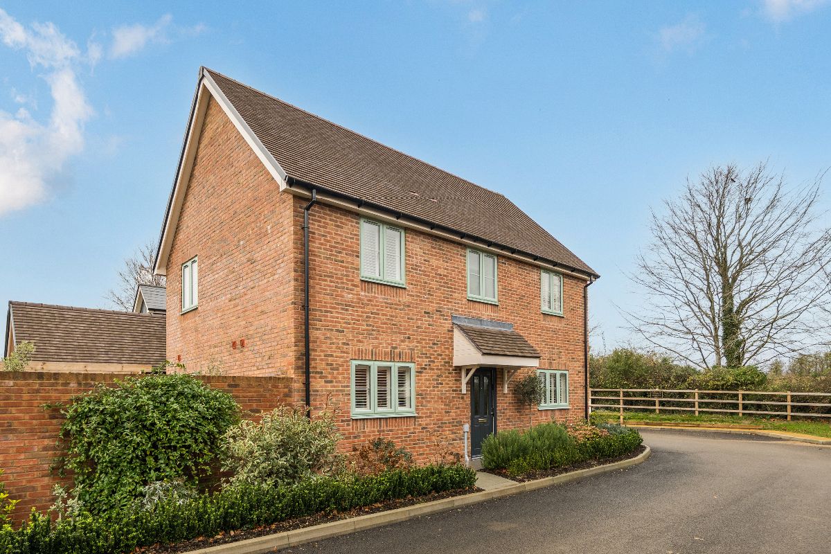 4 bed detached house for sale in 14 Castle Hill Lane, Bishopdown, Wiltshire, SP1 3GP 39