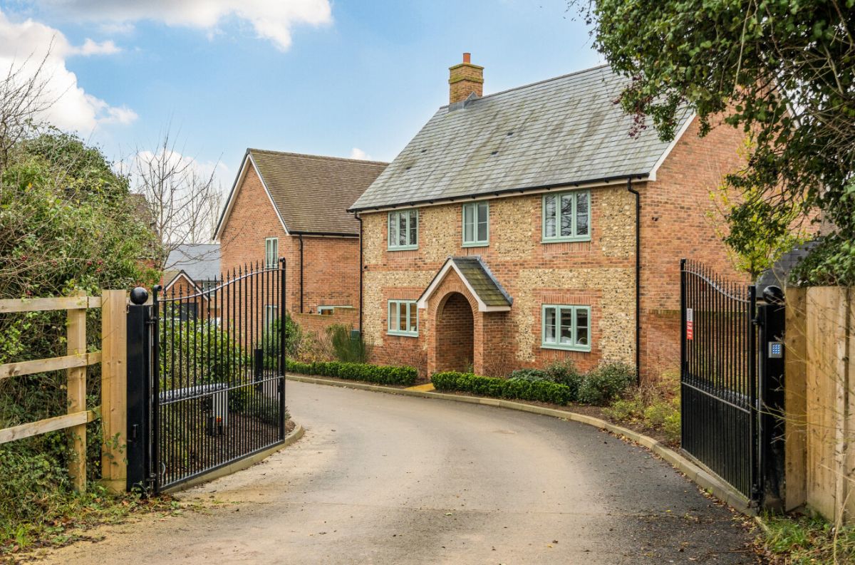 4 bed detached house for sale in 14 Castle Hill Lane, Bishopdown, Wiltshire, SP1 3GP  - Property Image 33