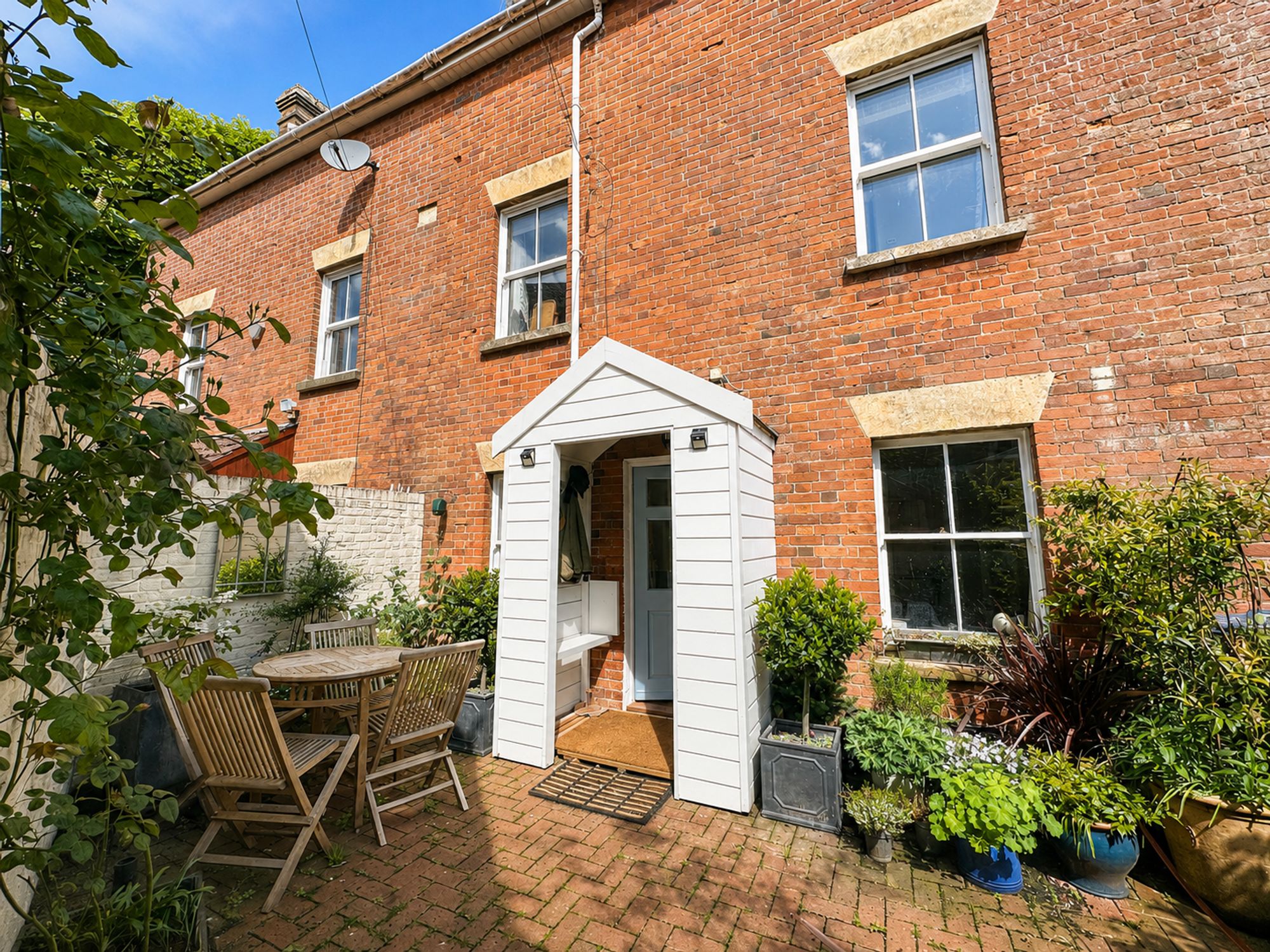 2 bed semi-detached house for sale in North Street, Wilton, SP2 - Property Image 1