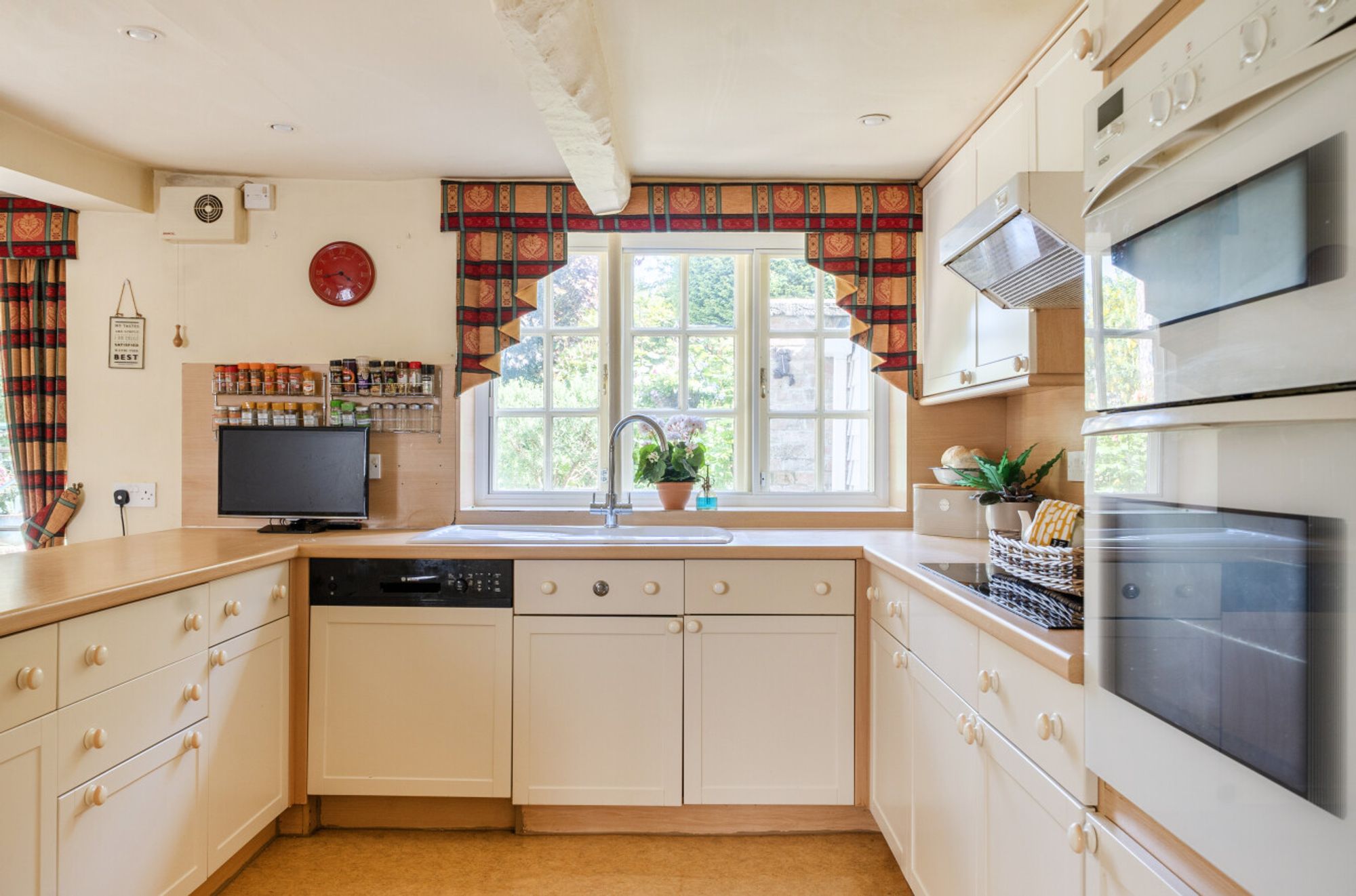 2 bed end of terrace house for sale in West Street, 29 West Street, SP2 11