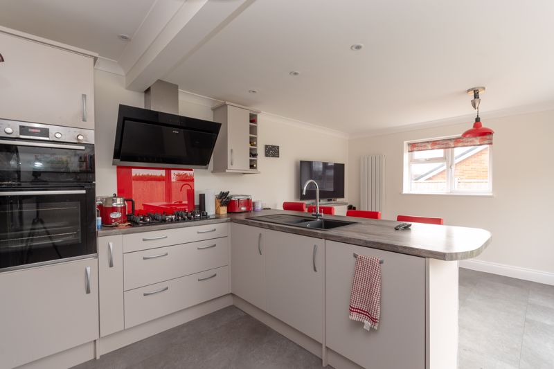 2 bed bungalow to rent in Stiby Road, Yeovil 10