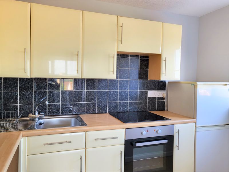 1 bed to rent in Green Mead, Yeovil 2