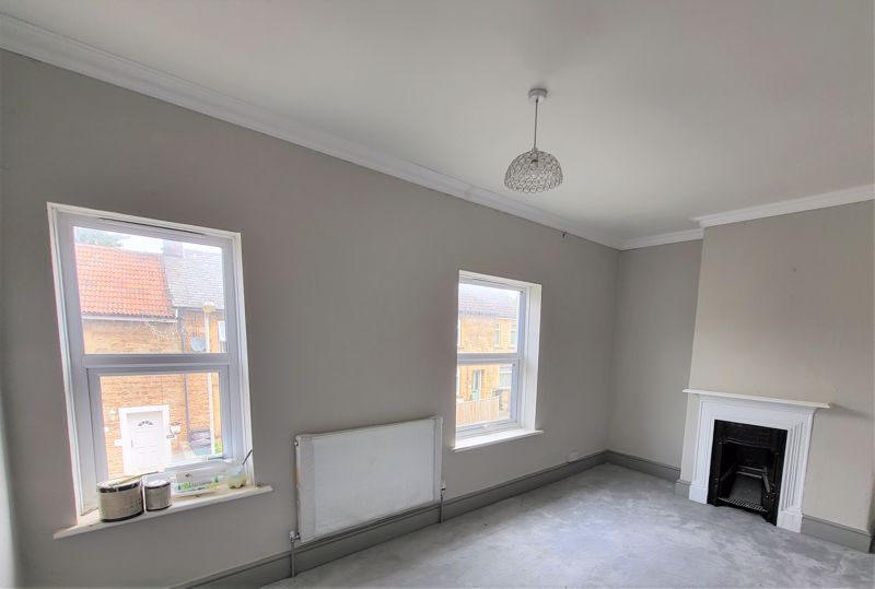 3 bed house to rent in Huish, Yeovil 2