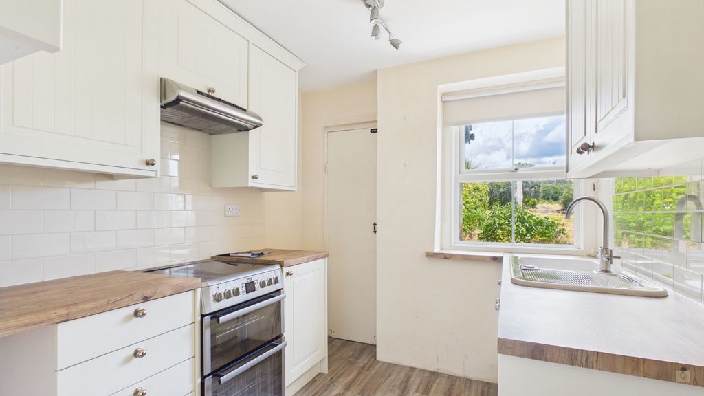 2 bed cottage to rent in Queen Street, Tintinhull  - Property Image 2