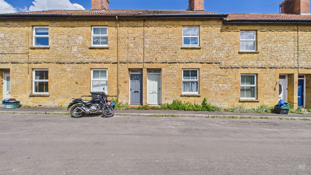 2 bed cottage to rent in Queen Street, Tintinhull  - Property Image 1