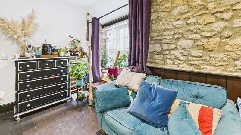 1 bed to rent in Market Square, Crewkerne 1